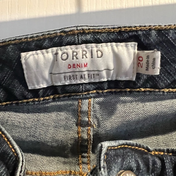 TORRID Jeans - 20 - Picture 2 of 4